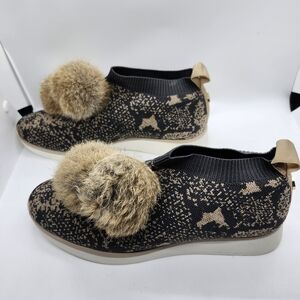 Louise et Cie Lo Buffie Sneaker Shoes Rabbit Pom‎ Poms NWOT Sz 8
